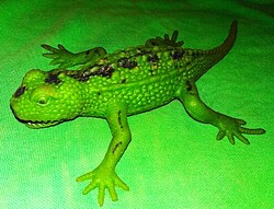 Retro kinézetre tapintásra méretre színre is élethű babzsákos gumi gyíkocska 20cm képek szerint