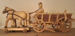 62 cm hosszú  2 lovas lőcsöskocsi fafaragás