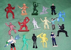 Retro trafikáru bazáráru játék katonák cowboy,indián,lovag,búvár,rendőr ninja EGYBEN a képek szerint