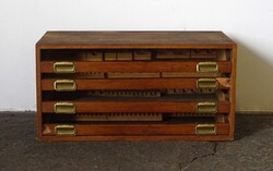 1X558 Régi négy fiókos fa evőeszköz tároló kis szekrény