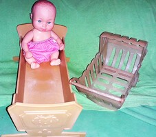 Retro bakelit babakocsi és bölcső játék garnitúra minőségi sorszámos babával egyben a képek szerint