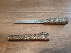 Sárgaréz dísz tőr