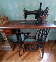Antik Singer varrógép- átalakított, elektomos-pedálos