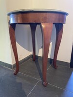 Neobarokk zsúrasztal, élcsiszolt zöld márványlappal. Restaurált. 65cm átmérőjű.