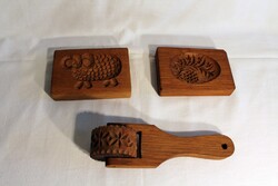 Régi 2 db sütemény kinyomó forma és egy mintázó sodrófa henger