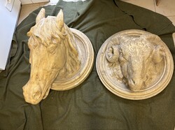 Zsolnay pirogránit épületdísz pár – lófej és kosfej,1896