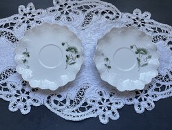 Két csipkézett szélű kézzel festett szecessziós csésze alátét, tányérka együtt