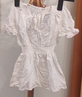 Fehér, matyó hímzéses (fehérhímzés), smokkolt lányka blúz (98-as méret)