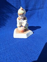 Zsolnay Sinkó András tervezte labdás fiú