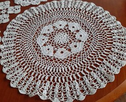 Csipke terítők - horgolt, hímzett