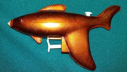 Retro trafikáru plasztik aranyhal játék VIZIPISZTOLY 19 X 10 cm a képek szerint