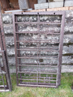 Kovácsoltvas ablakrács