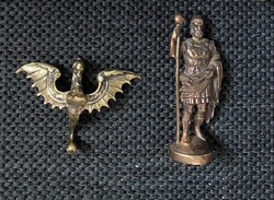 Régi tárgyak, bronz katona és réz sárkány