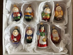 Hófehérke (piros ruhában) és a hét törpe karácsonyfadísz szett