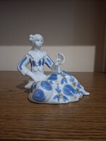 Porcelán hölgy legyezővel, legyezős nő. 19,5 cm. Hibátlan. Jelzett