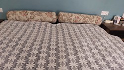 Antik tört fehér kézzel horgolt csipke, 2 oldalt rojttal, ágyterítő, ágytakaró, függöny