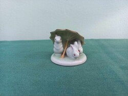 Kőbányai (drasche) porcelán, kézi festésű nyuszik esernyő alatt