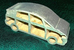 Nagyon SZÉP LÉZERVÁGOTT ALUMINIUM autó  asztaldísz - levélnehezék 8 x 4 cm a képek szerint