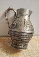 Zinn  , ón boros kancsó  jelenetekkel és versekkel 16 cm magas