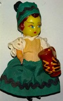 Vintage magyar mezőségi népviseletes baba , mázas kerámia autentikus korsóval 12 cm a képek szerint