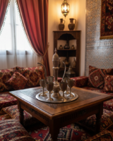 Elegáns, kézzel díszített, keleti stílusú italkészlet