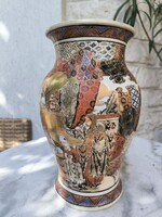 Beautiful antique Eastern vase, Japanese Satsuma with gold accents and painted scenes of courtiers or nobility!
