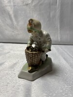 Zsolnay Rőzsehordó fiú