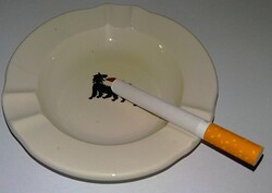 Vintage eredeti olasz porcelán AGIP benzinkutas porcelán hamutál 12 cm a képek szerint