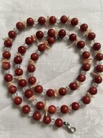 Elegáns valódi szivacs korall, púder korall ágak, kristály gyöngysor.