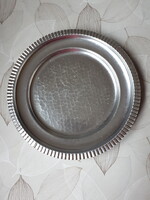 Ritka alumínium tálca, átmérő 30 cm, magasság 2,8 cm magas. Szép állapotú.