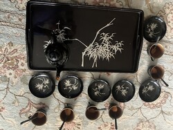 Eladó egy Japán lakkfából készült 6 személyes teáskészlet.