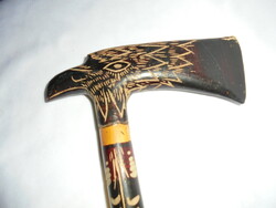 Sas fejes faragott fa fokos, túrabot