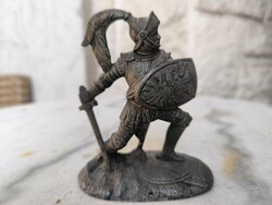 Antik katona szobor pajzs és Kard a kezében pàncélos katona szobor asztali óra dísz talpazat