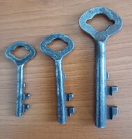3 db antik kovácsoltvas széf kulcs / trezor kulcs sorozat