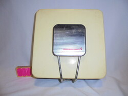 Retro fali mérleg "Kovozávody Semily"