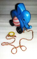 1970'S kék guruló műanyag húzhatós jáék forgó labdával a hasán jó állapotban 14x14 cm képek szerint