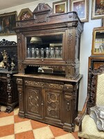 Dúsan faragott antik reneszánsz tálalószekrény