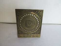 RÉGI SÁRGARÉZ ASZTALI ÖRÖKNAPTÁR.   ALKUKÉPES!