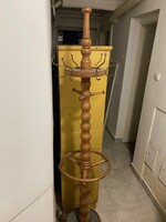 Nagyon szép,régi,fa ,faragott,állófogas csavart testterl. XX. szd. második fele ,vége. 213 cm magas.