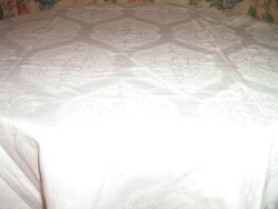 Gyönyörű fehér barokk rózsa mintás damaszt paplanhuzat