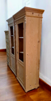 Natur ónémet könyves  vitrin ,keskeny  tálaló polcos szekrény