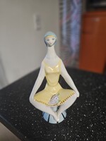 Zsolnay „Szőlőfürtös nő” – Ritka Török János porcelánszobor