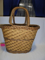 Régi, vessző fonott piaci kosár, bevásárló kosár, táska, szatyor