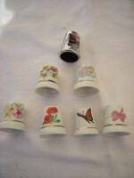 Porcelán gyűszűk 6db + fém finn rénszarvasos gyűszű