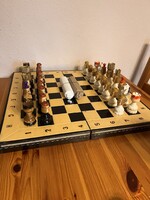 Kézzel faragott antik stílusú sakk és  backgammon készlet