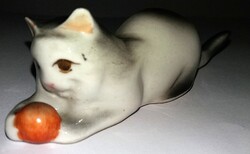 Régi aranyos narancsszínű gombolyaggal játszó ZSOLNAY porcelán macska cica 12 cm a képek szerint