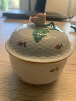 Herendi csipkebogyós bonbonier.