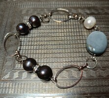 Bizsu karkötő édesvízi gyöngyökkel és ásvánnyal díszített