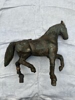 Réz vagy bronz ló szobor