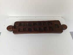 Antik játék afrikai társas fa tábla játék végein faragott fej szobor 553 5506